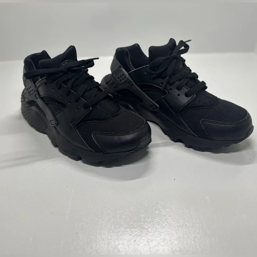 Nike Air Huarache Youth 7Y Triple Black Sneakers